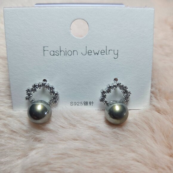 S925 Sterling Silver Pearl Korean & Japanese Chic design Eearrings - Picture 6 of 7